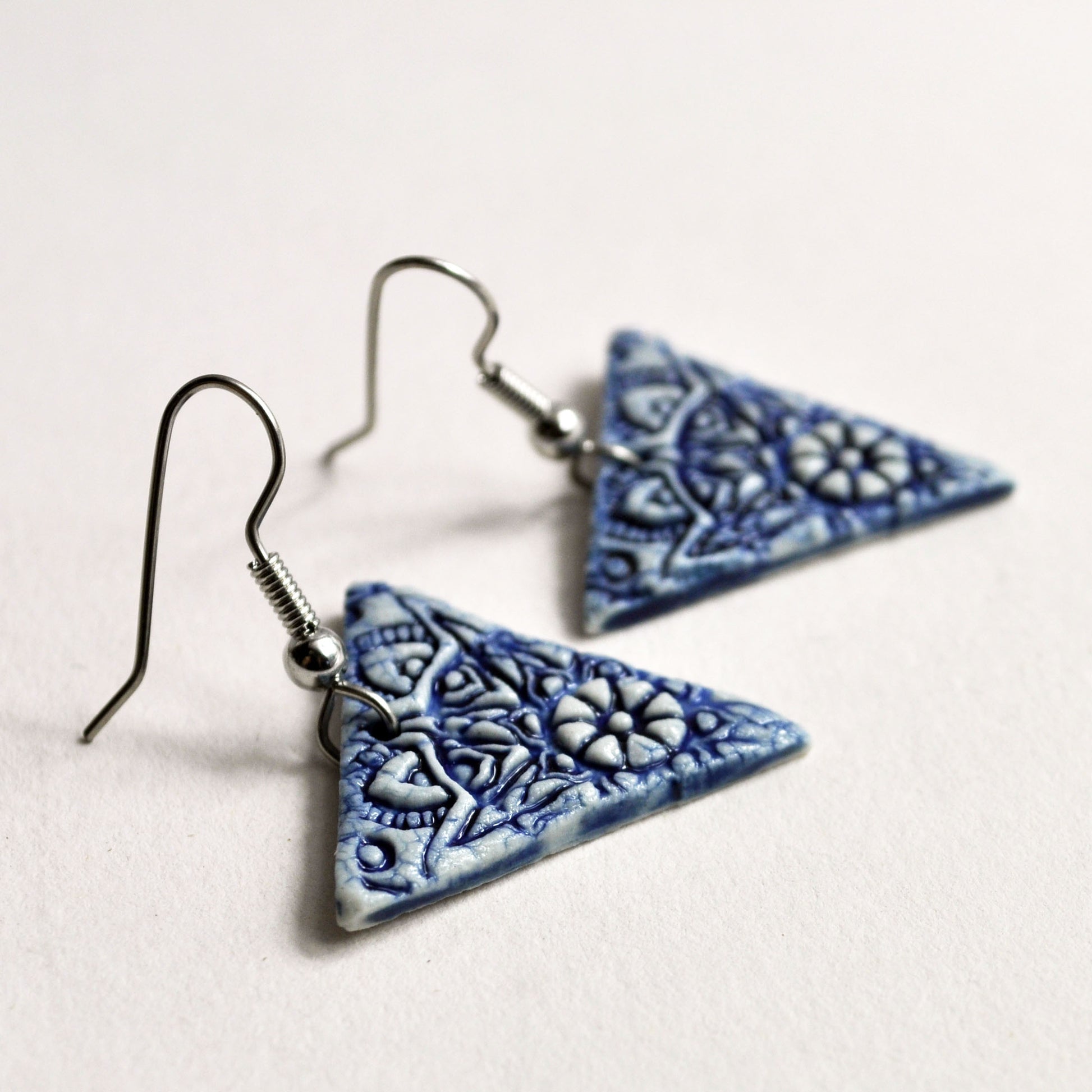 ET730 Earrings trianlge blue mandala loose profile.jpg