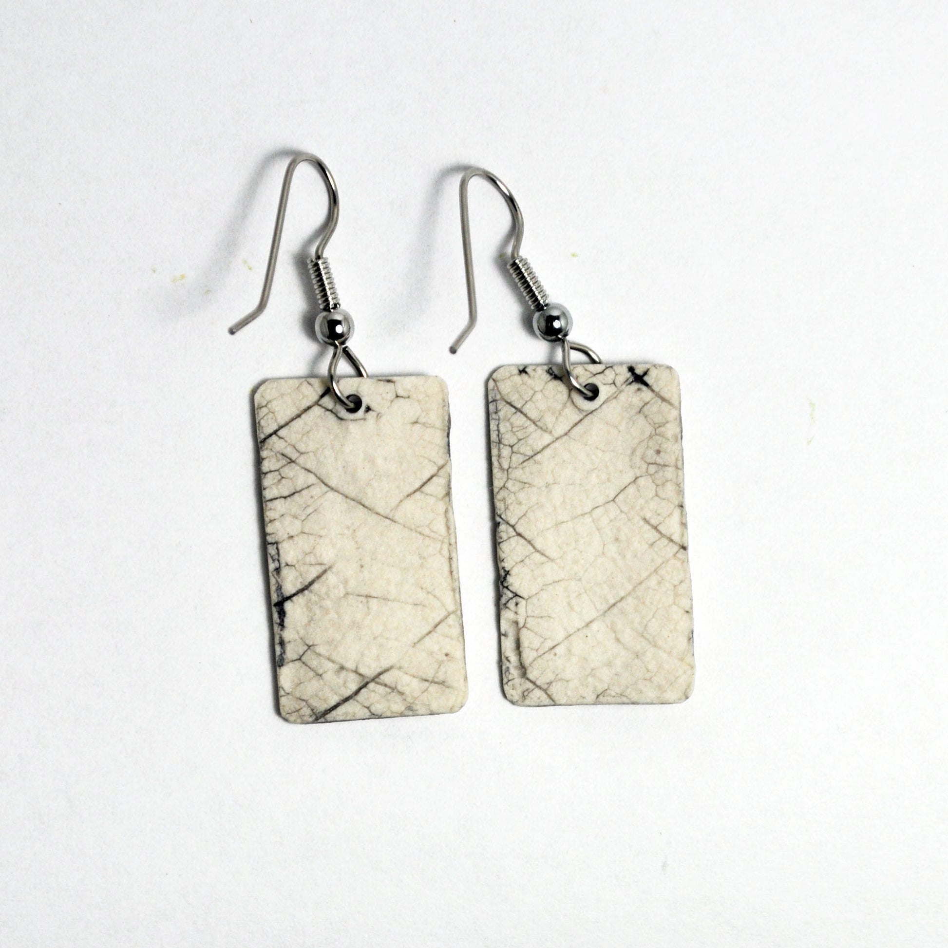 el715p Large black and white backs of earrings.jpg